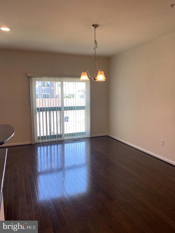 Building Photo - 5556 Peanuts Ln