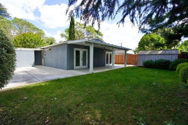 Building Photo - 1383 Spruce St