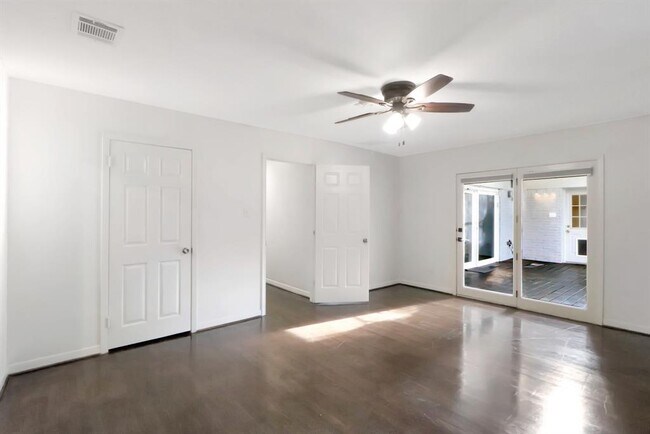Building Photo - 5602 Sylmar Rd
