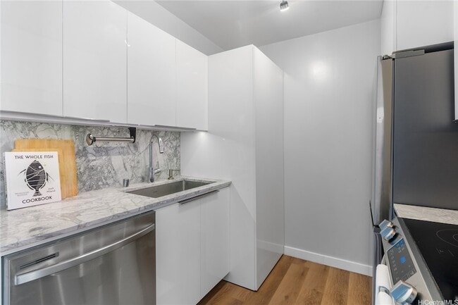 Building Photo - 400 Hobron Ln