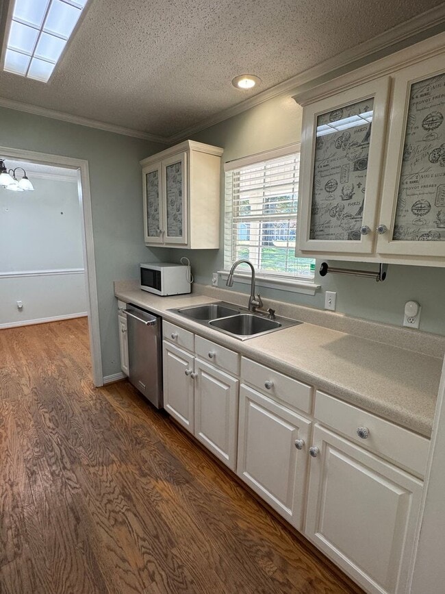 Building Photo - GREAT COMMUTE LOCATION!