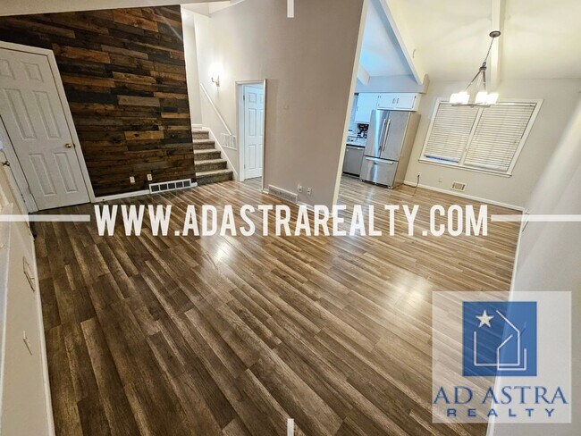 Building Photo - Open 3 Bed 2 Bath Home KCMO!!-Available NOW!!