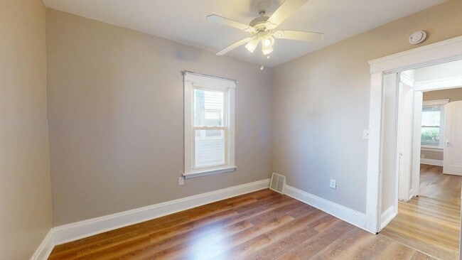 Building Photo - 2818 E 119th St