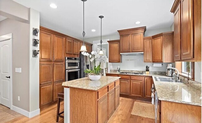 Building Photo - 6 month rental available!