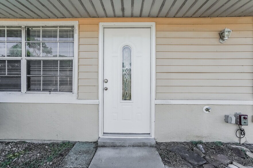Building Photo - 18703 Sebring Rd