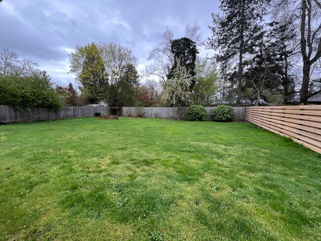 Building Photo - 776 Dearborn Ave NE