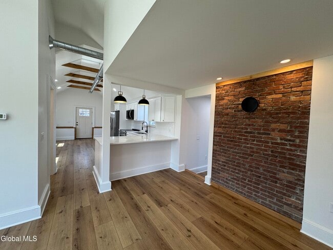 Building Photo - 675 Mac Elroy Rd