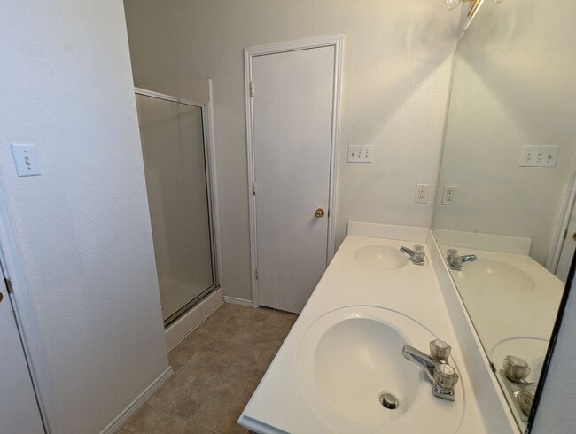 Building Photo - 3 Bedroom Home in West Fort Worth