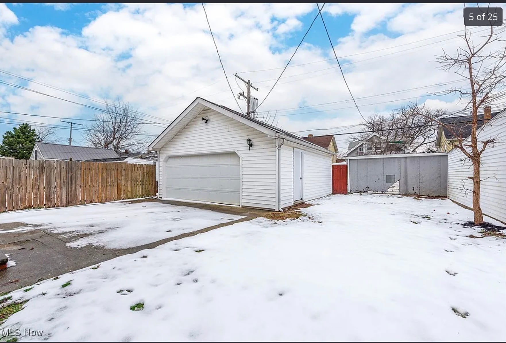 Building Photo - 2085 Chesterland Ave