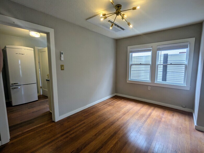 Dining Room - 2727 T St