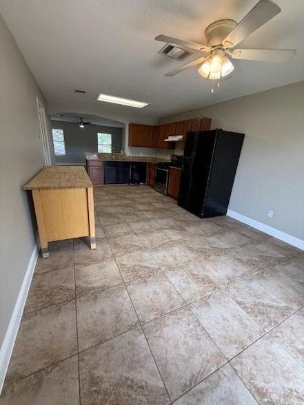 Building Photo - 213 Spring Branch Dr