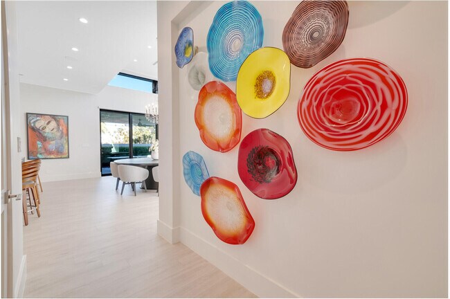 Building Photo - 4011 Bayview Dr