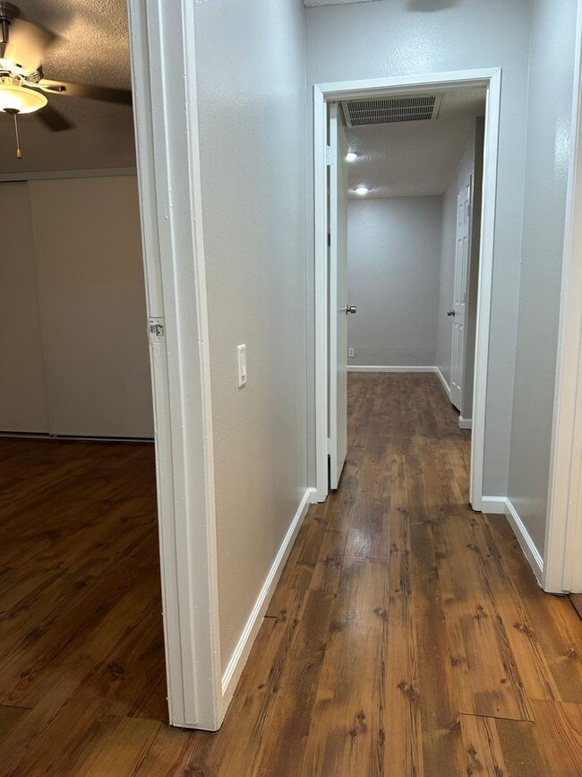 Building Photo - SE Desert Inn and Eastern!! Townhouse with 2 parking Spaces!! Recent Remodel!!