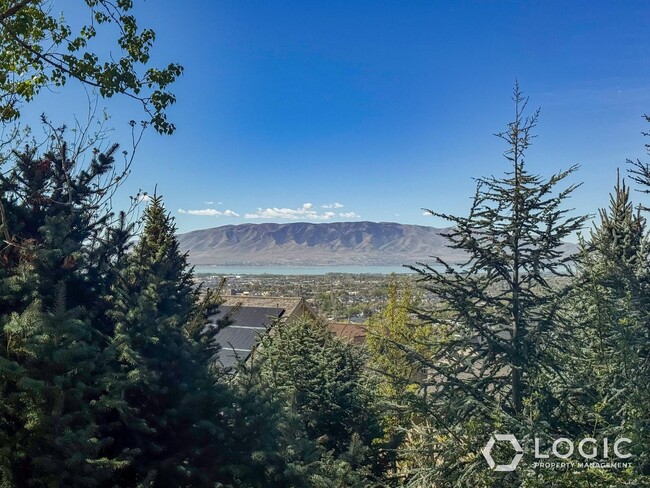 Building Photo - 9223 Silver Lake Dr