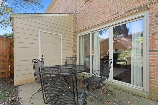 Building Photo - 747 Spring Meadows Dr