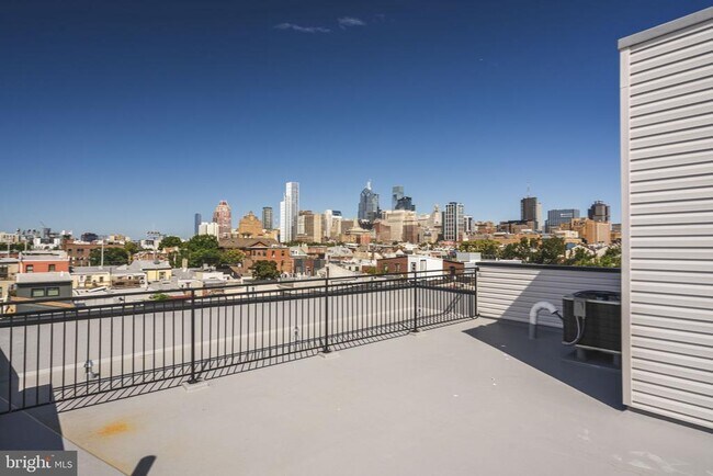 Building Photo - 713 S Mildred St
