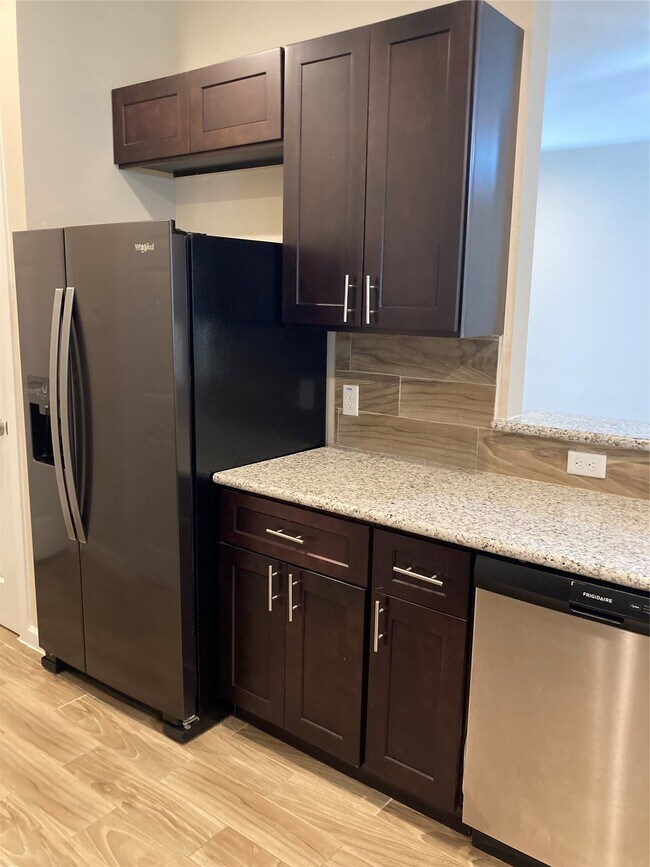 Building Photo - 1018 Homer St