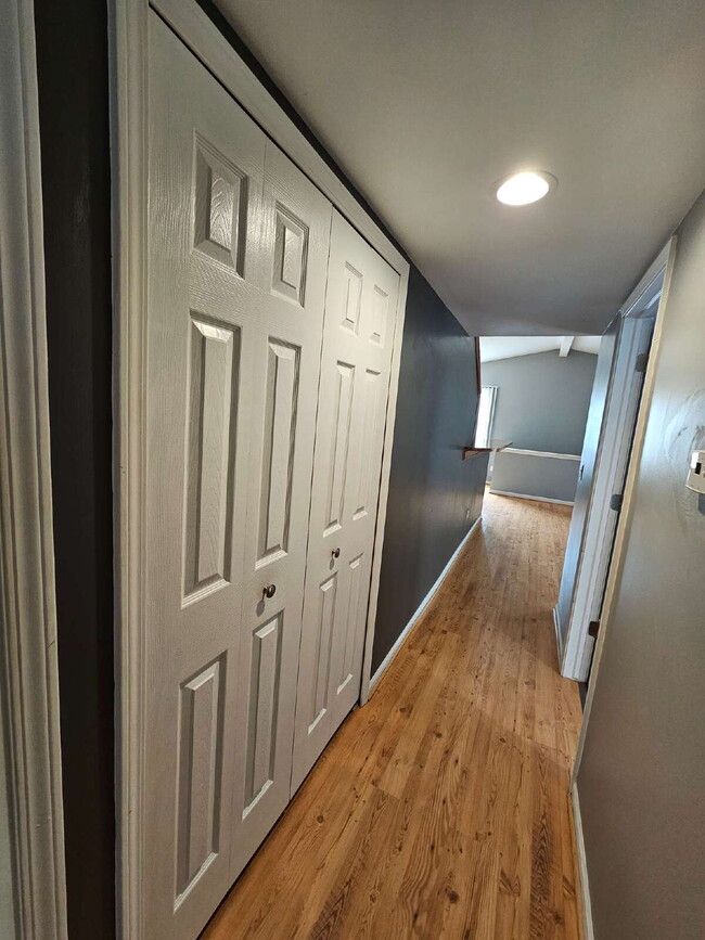Building Photo - 2 Bedroom Condo with Vaulted Ceiling, Open Kitchen, Attached Garage in Desirable Clinton Township...
