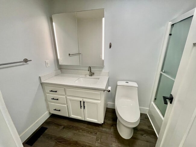 Building Photo - **$500 Move in Credit** 3 Bed/2 Bath Home.  Fresh and Modern Interior.  A/C, Garage, and Fenced Y...