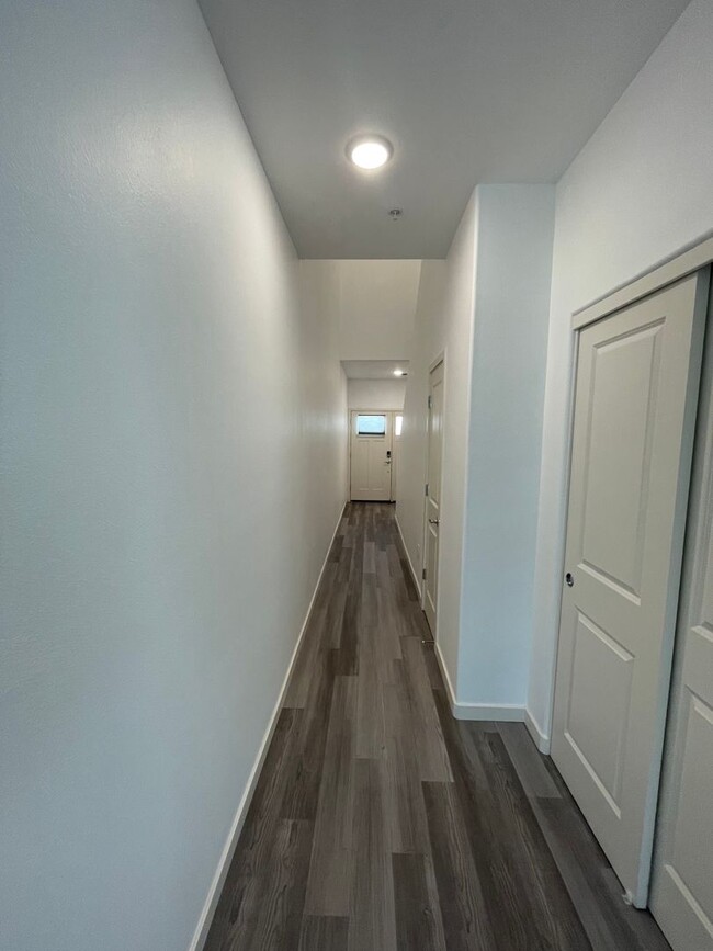 Building Photo - PET FRIENDLY! 3 Bed, 2.5 Beautiful Home fo...