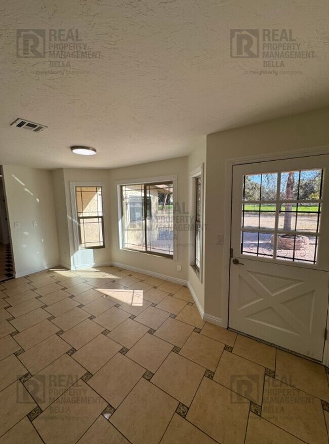 Building Photo - 7BR Single-Story Retreat on 2.7+ Acres – Spacious, Sun-Filled Living in Prime Temecula