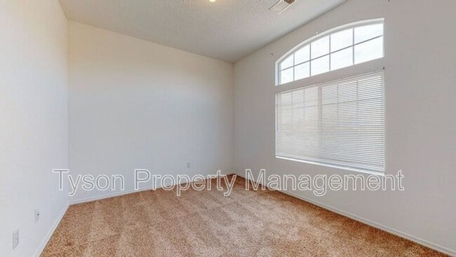 Building Photo - 1035 Maroa St NW