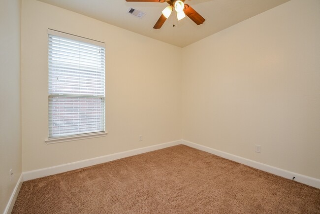 Building Photo - 4927 Lattimore Creek Dr