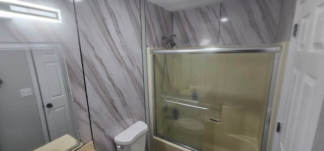 Building Photo - 260 Birchwood Dr