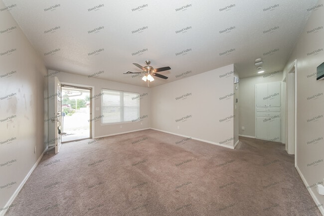 Building Photo - 3821 Rosewood Ct