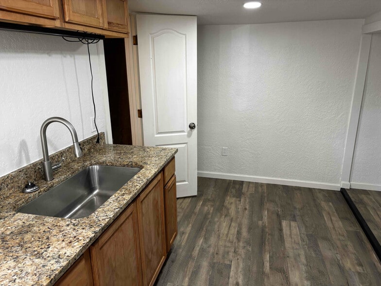 Building Photo - 1325 San Andres Ave NW