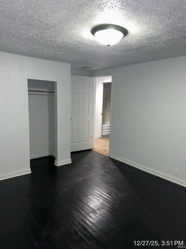 Building Photo - 1009 E Spraker St