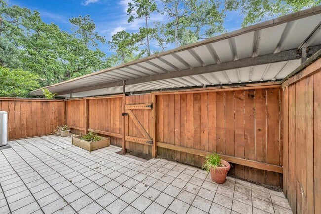Building Photo - 11711 Memorial Dr