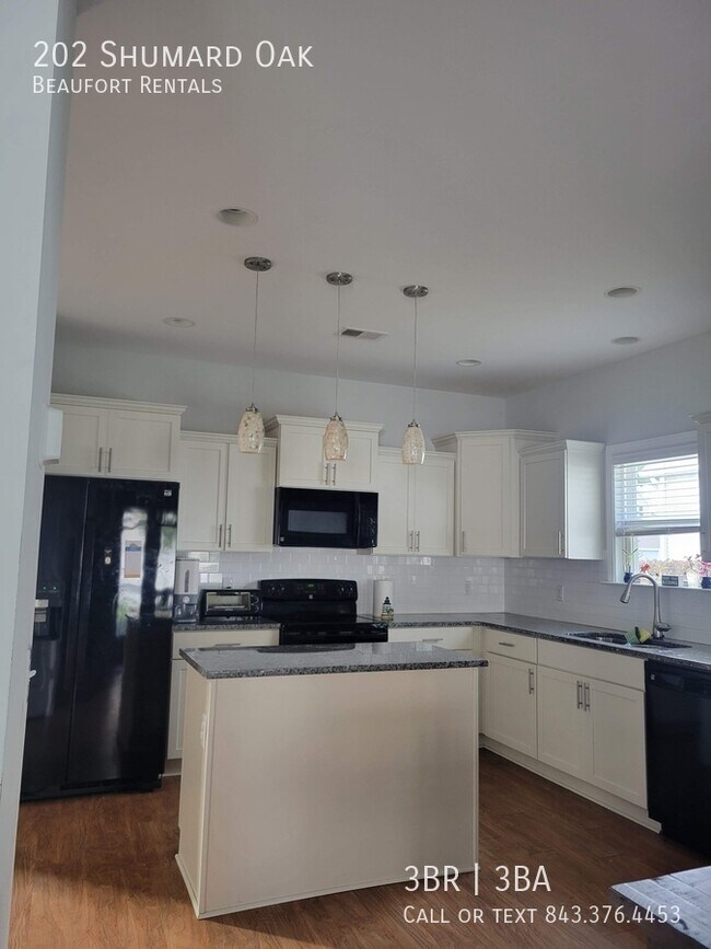 Building Photo - 202 Shumard Oak