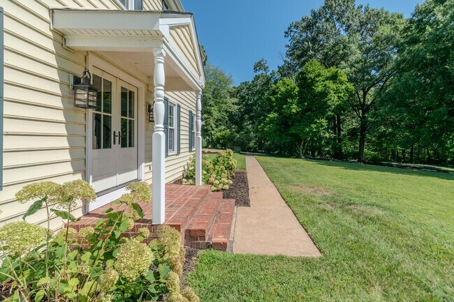 Building Photo - 428 Ingleside Dr