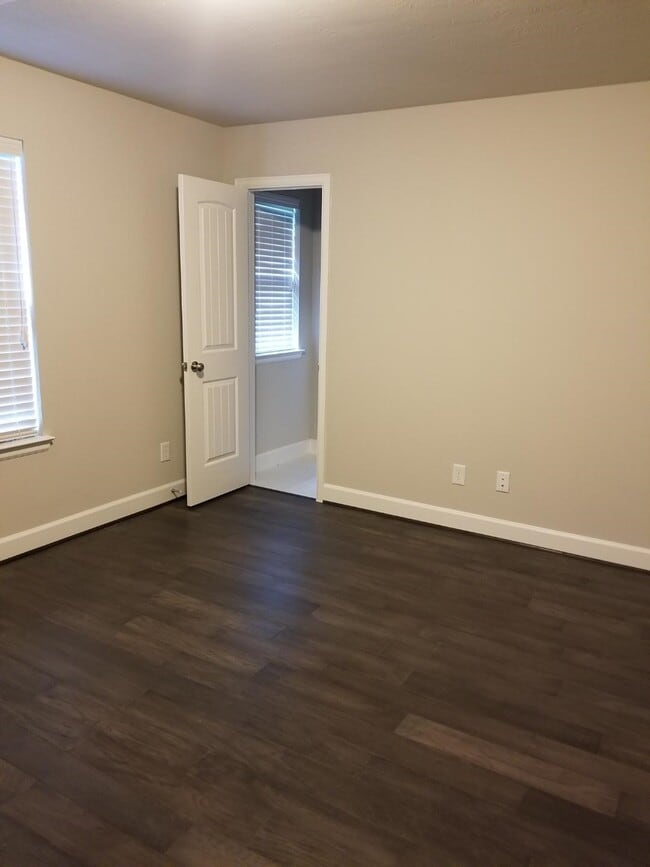 Building Photo - 5326 Larkin St