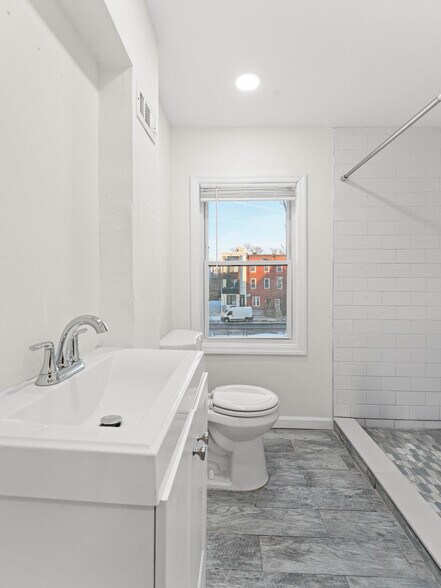 Building Photo - 2443 Nicholas St