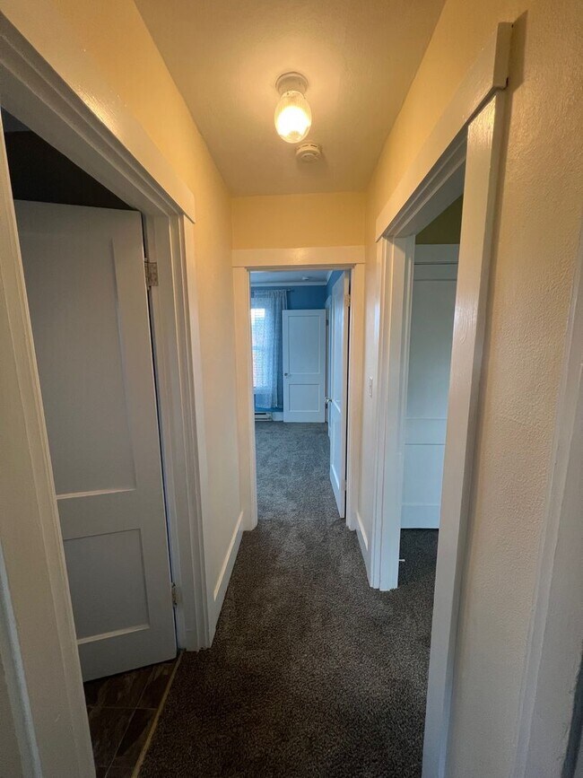 Building Photo - Beautiful views of Mt. Hood!