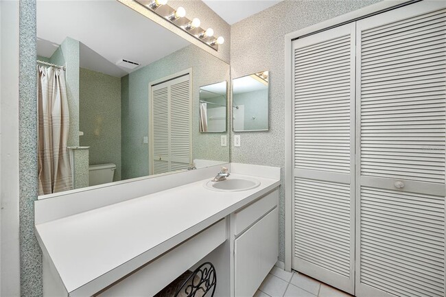 Building Photo - 2411 Bentley Dr