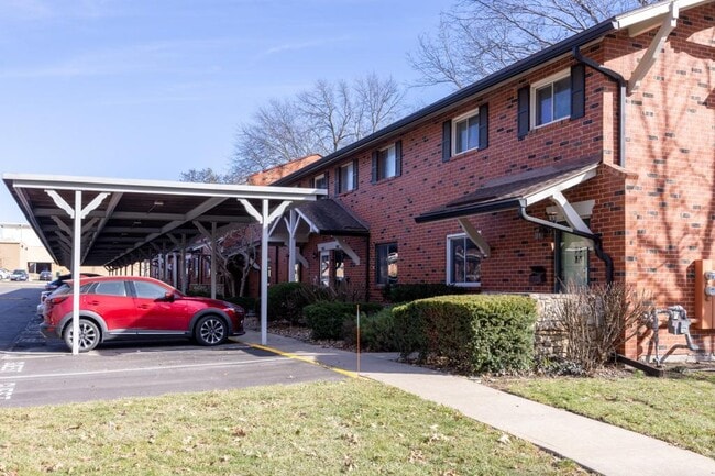 Building Photo - 9619 Outlook Dr