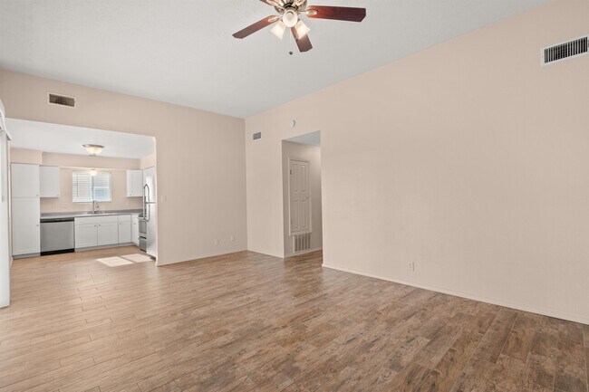 Building Photo - 572 Star Villa Cir SE