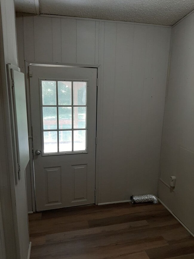 Building Photo - 231 Melody Ln