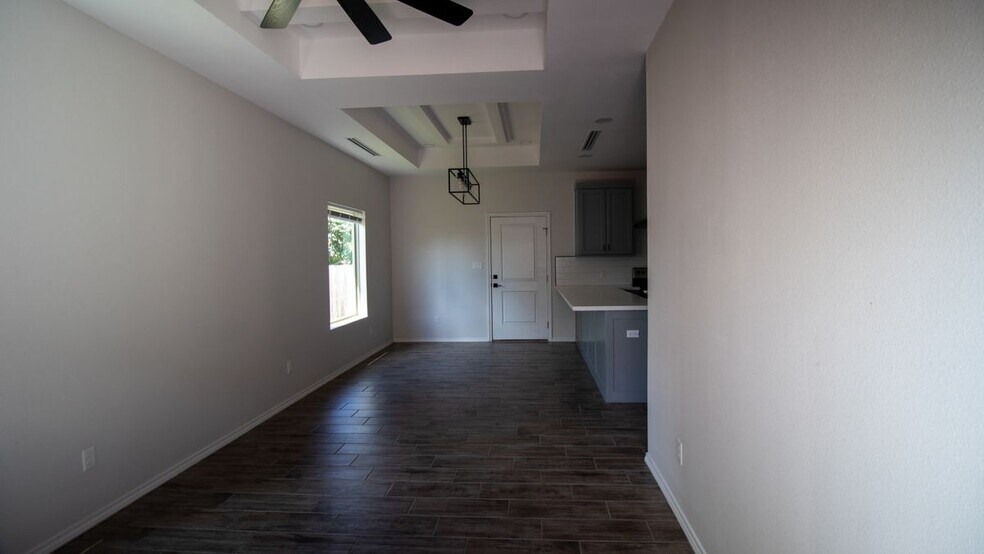 Building Photo - 312 E Magnolia Ave
