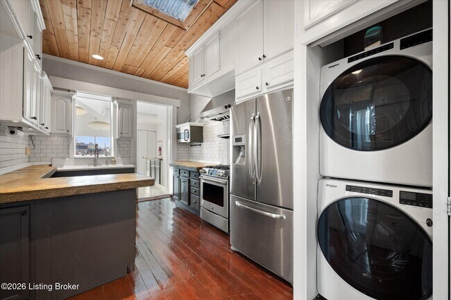 Building Photo - 902 E Jefferson St