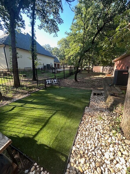Building Photo - 500 Brooks Ct