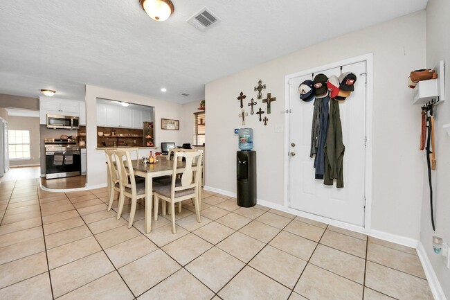 Building Photo - 2806 Oak Dr