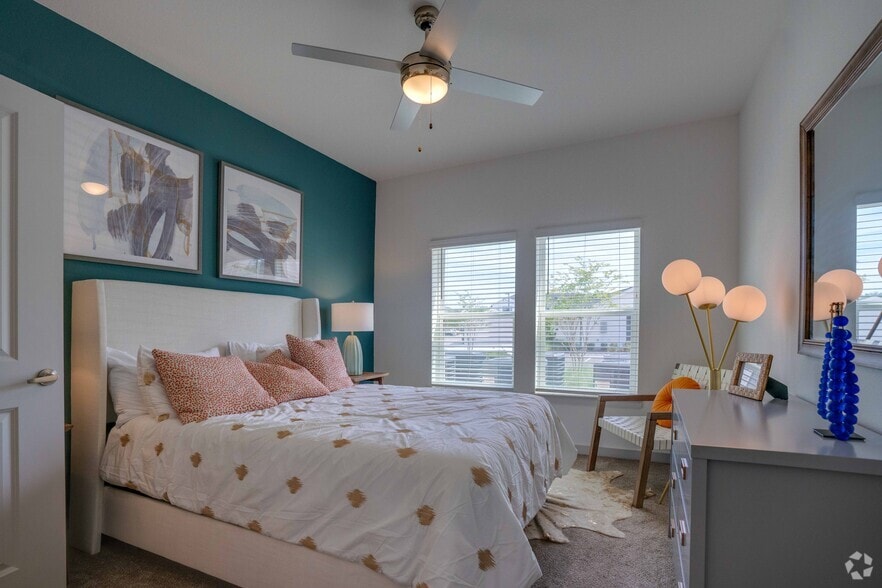 1BR, 1BA - 816SF - The Clarke at Kendall Town Apartments