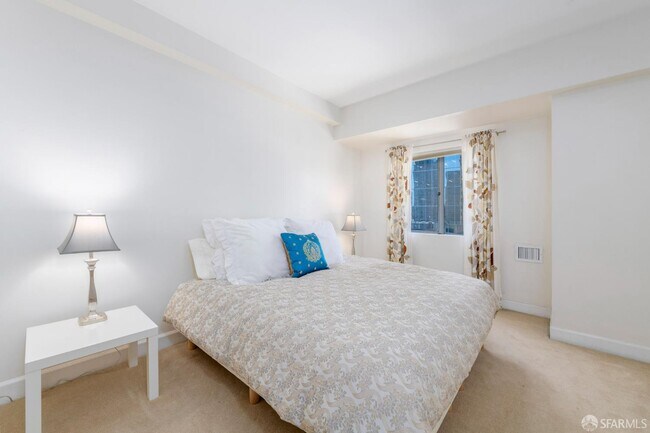 Building Photo - 246 2nd St