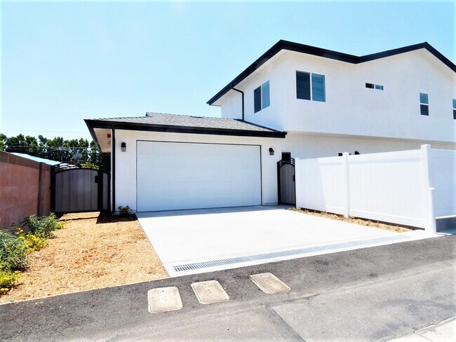 Building Photo - 5385 Bishop St