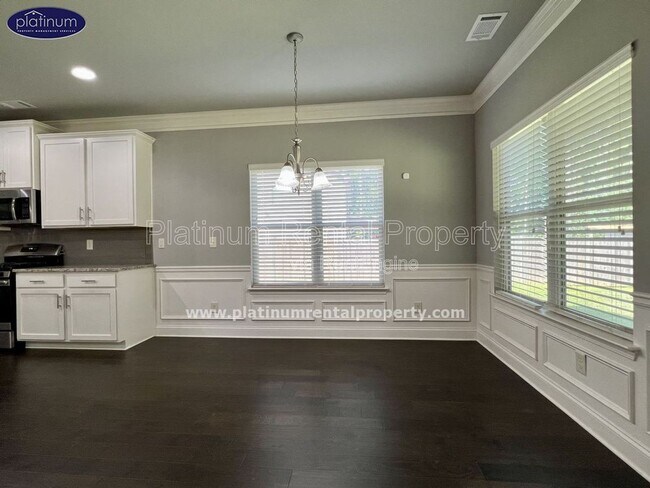 Building Photo - 2435 Kemp Dr NW