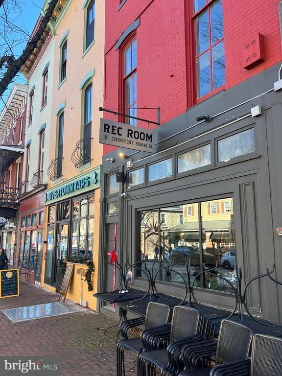 Building Photo - 316 Bridge St